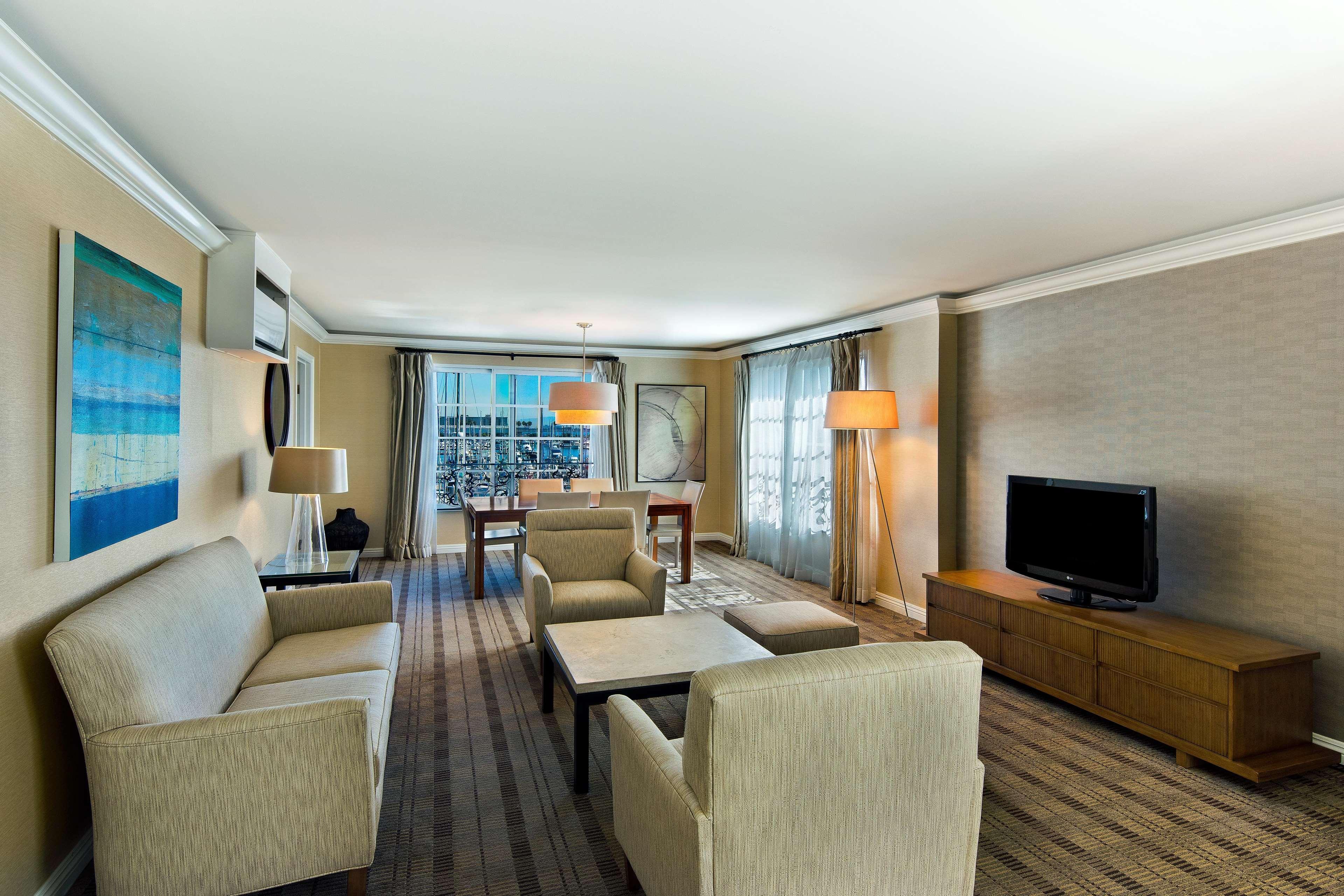 Doubletree By Hilton San Pedro Hotel Long Beach Exterior photo